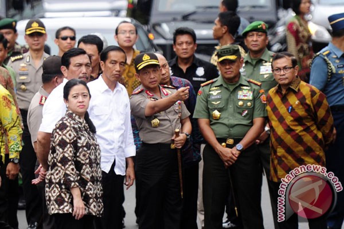 BOM JAKARTA - Presiden Jokowi tinjau lokasi ledakan