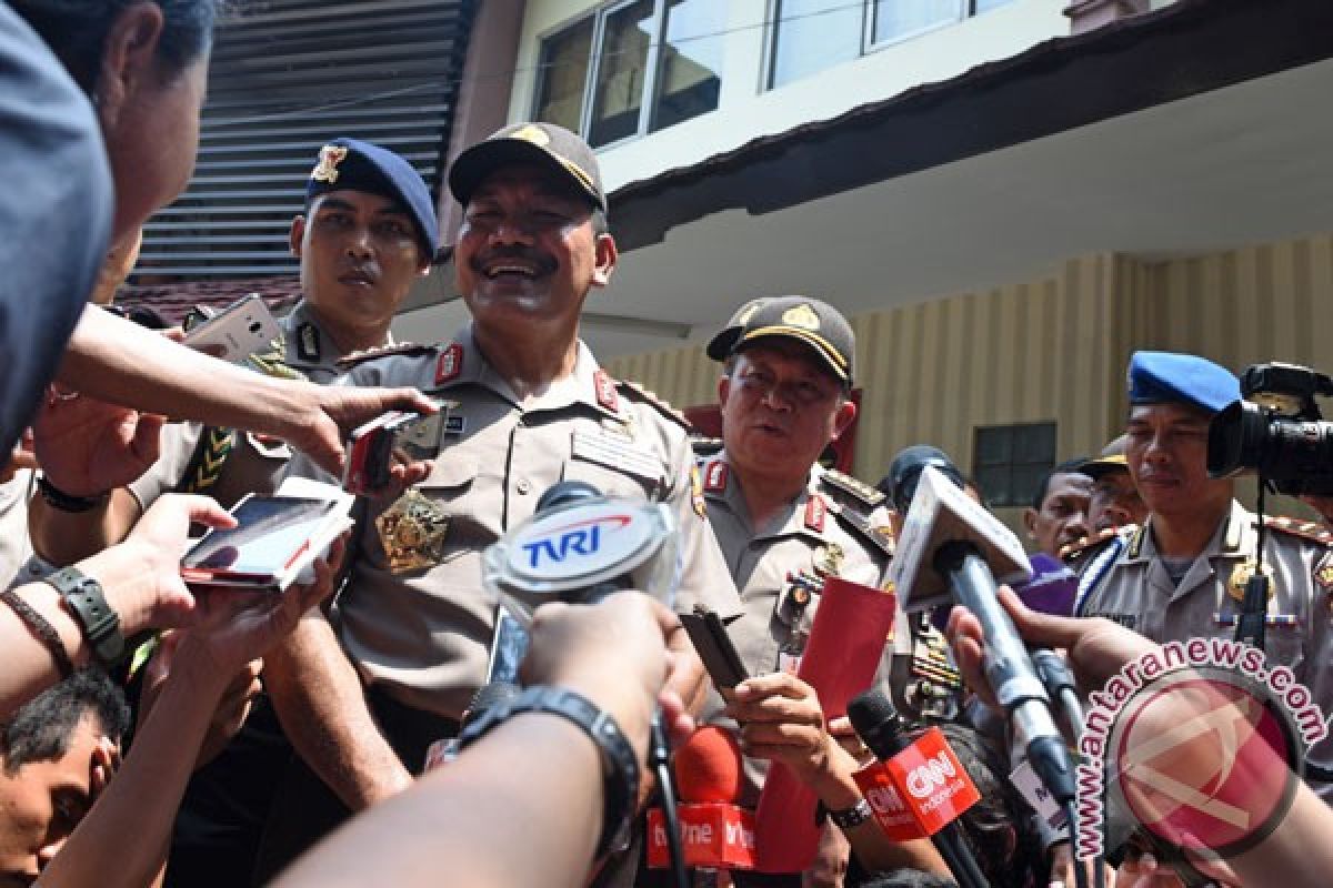 BOM JAKARTA - Kapolri cek kondisi jenazah pelaku teror