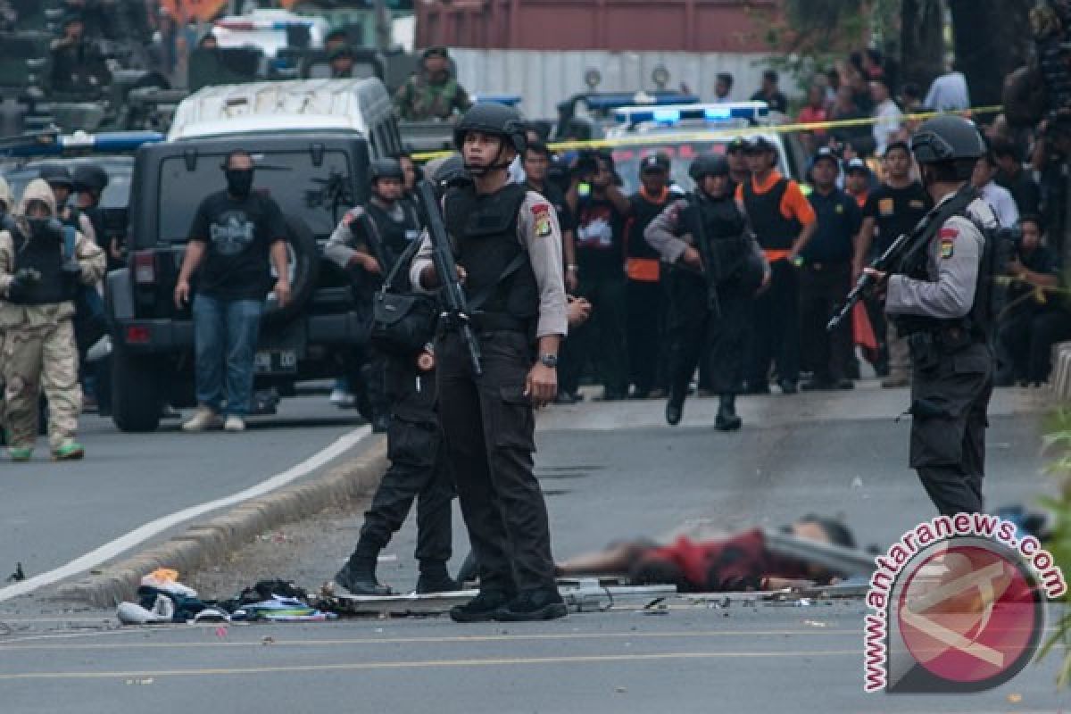 BOM JAKARTA - Polisi jaga ketat gedung Sekolah Lanjutan Perwira