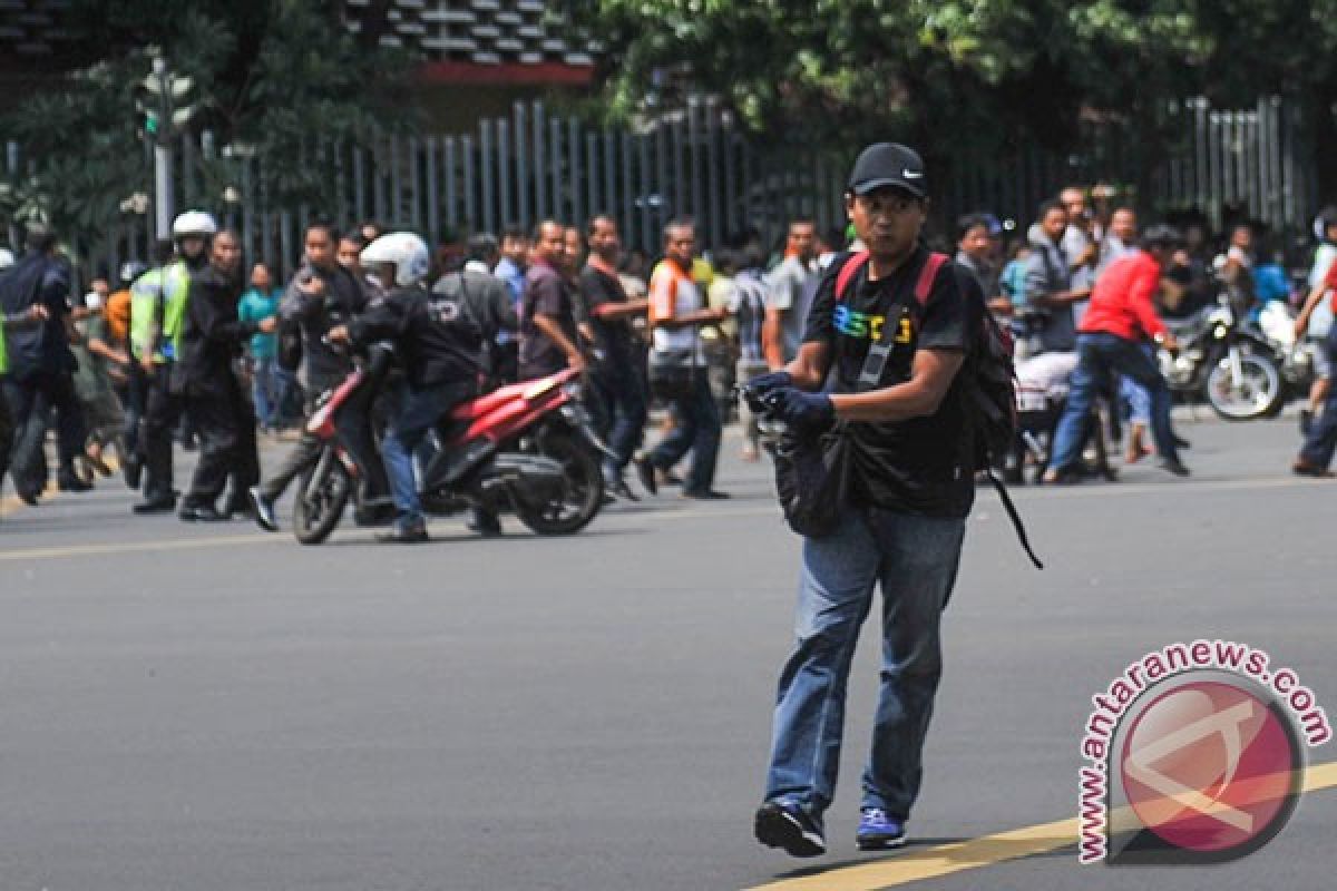 Bangsa Indonesia bangkitlah usir teroris seperti mengusir para penjajah