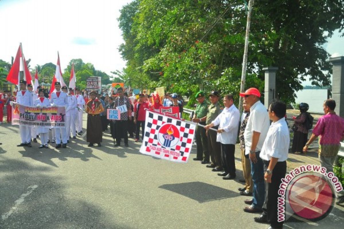 Pelajar Sintang Pawai Akbar Hari AIDS