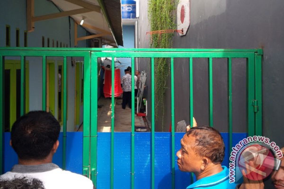 Aparat Angkut Warga Diduga Teroris Dari Rawalumbu