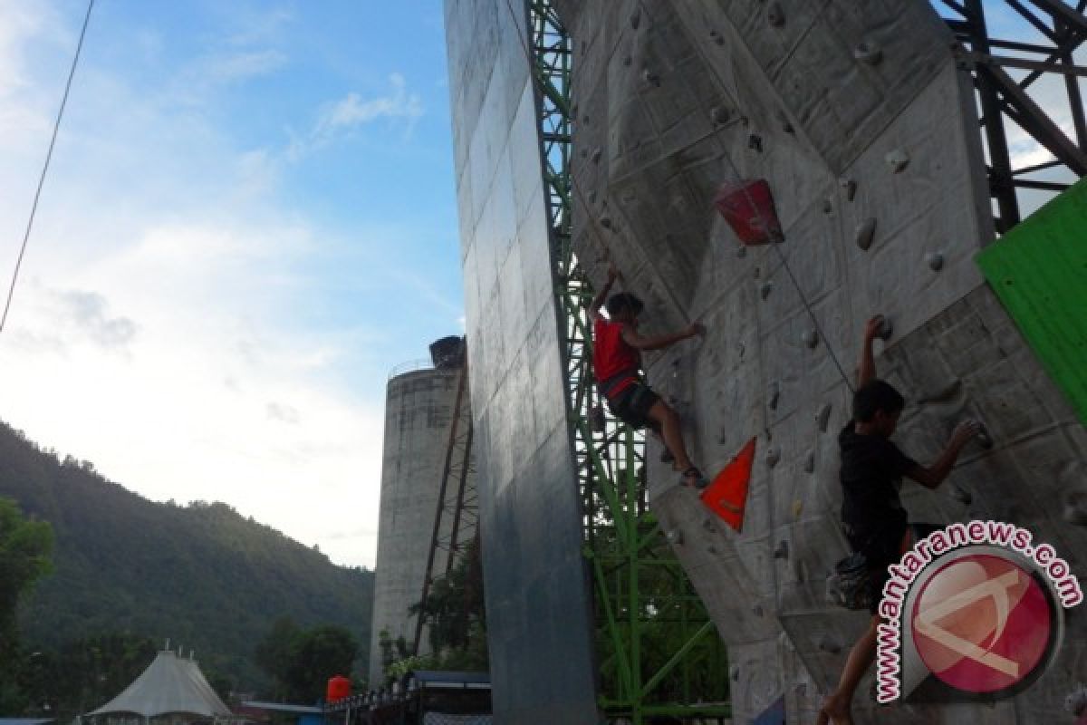 UNP Gelar Kejuaraan Panjat Tebing Nasional