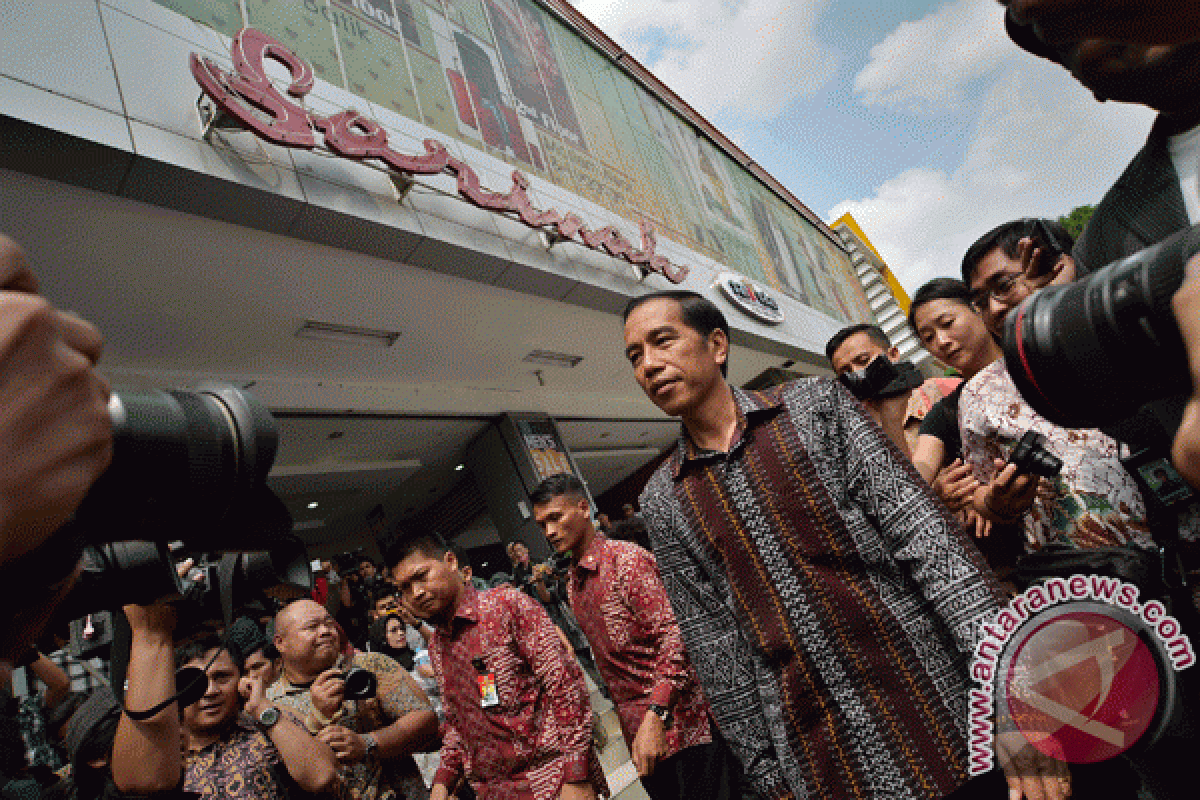 Presiden Jokowi tinjau situasi Jakarta