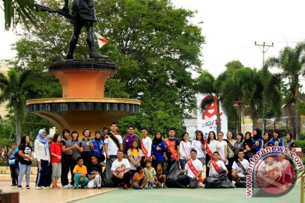 Aksi Pungut Sampah Di Gorontalo