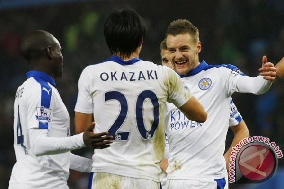 Vardy bawa Leicester puncaki klasemen