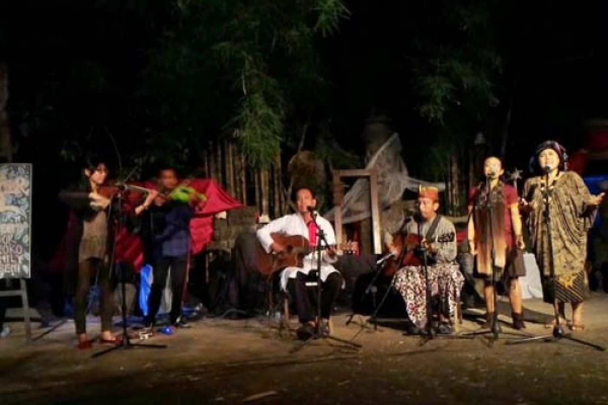 'Sound of Poems' Pentas di FKN Borobudur