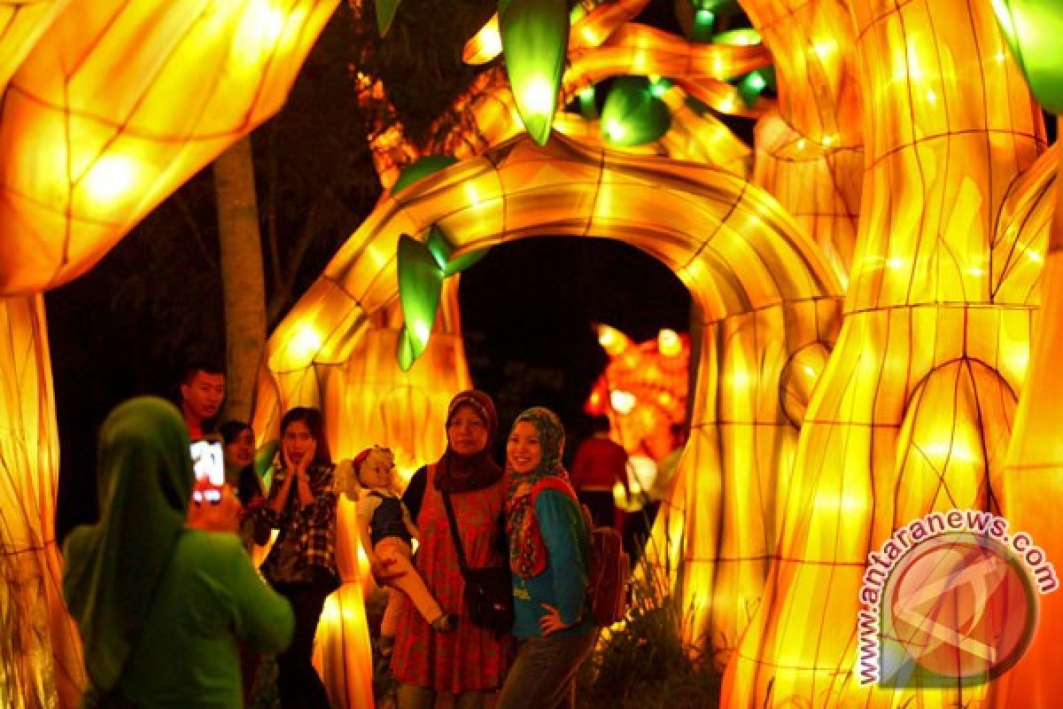 Festival of Light Kaliurang ditutup dengan barongsai