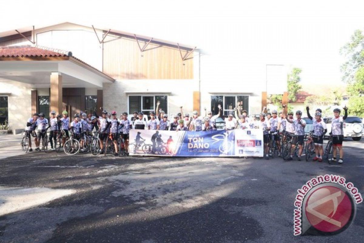 Paramount land menggelar fun bike  tour de Danau Tondano