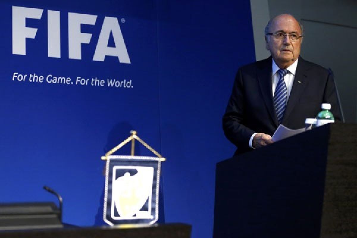 Dihukum FIFA, Blatter Masih Terima Gaji