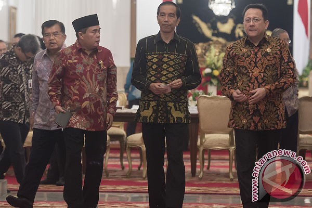 President Jokowi congratulates new house speaker Ade Komarudin