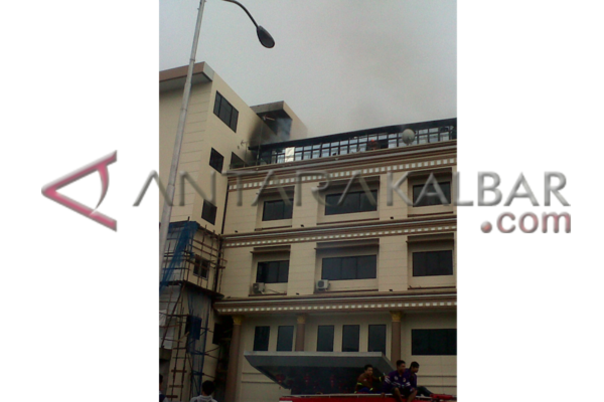 Polisi Selidiki Penyebab Terbakarnya Hotel Garuda Pontianak