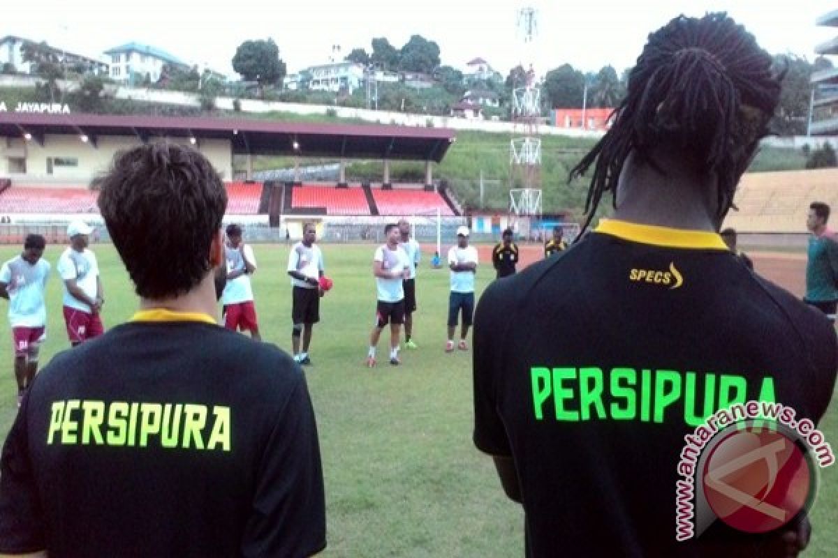 Kiper Persipura Jayapura Enecko Bahabol diminati klub PNG