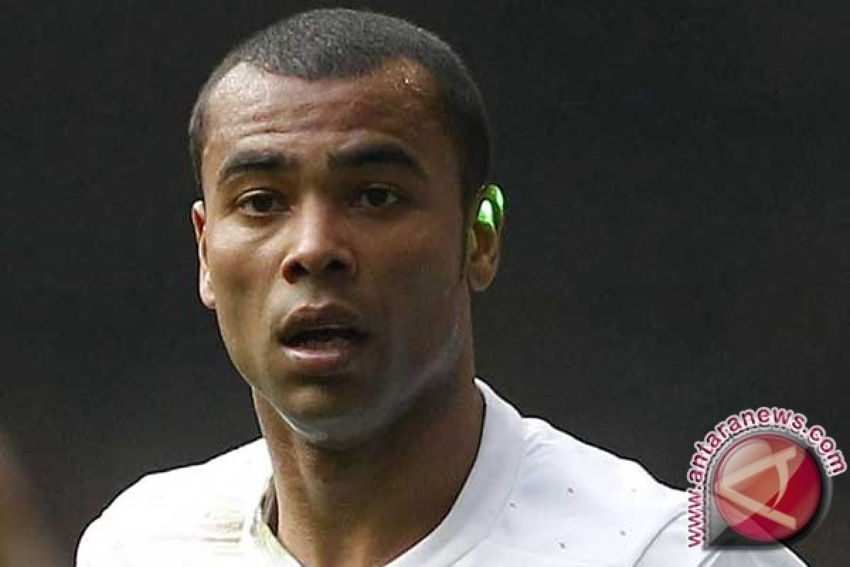 AS Roma Lepas Ashley Cole