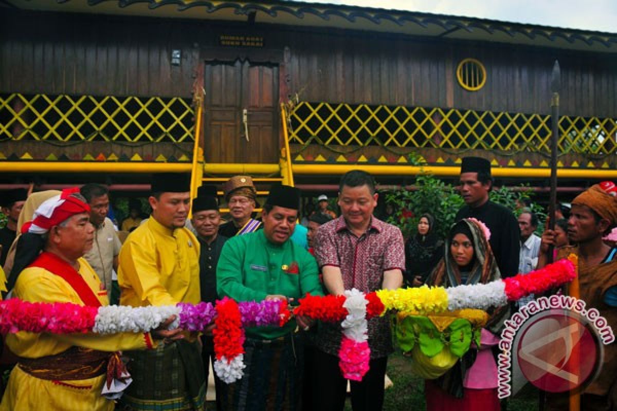 Melancong ke "benteng" budaya Suku Sakai