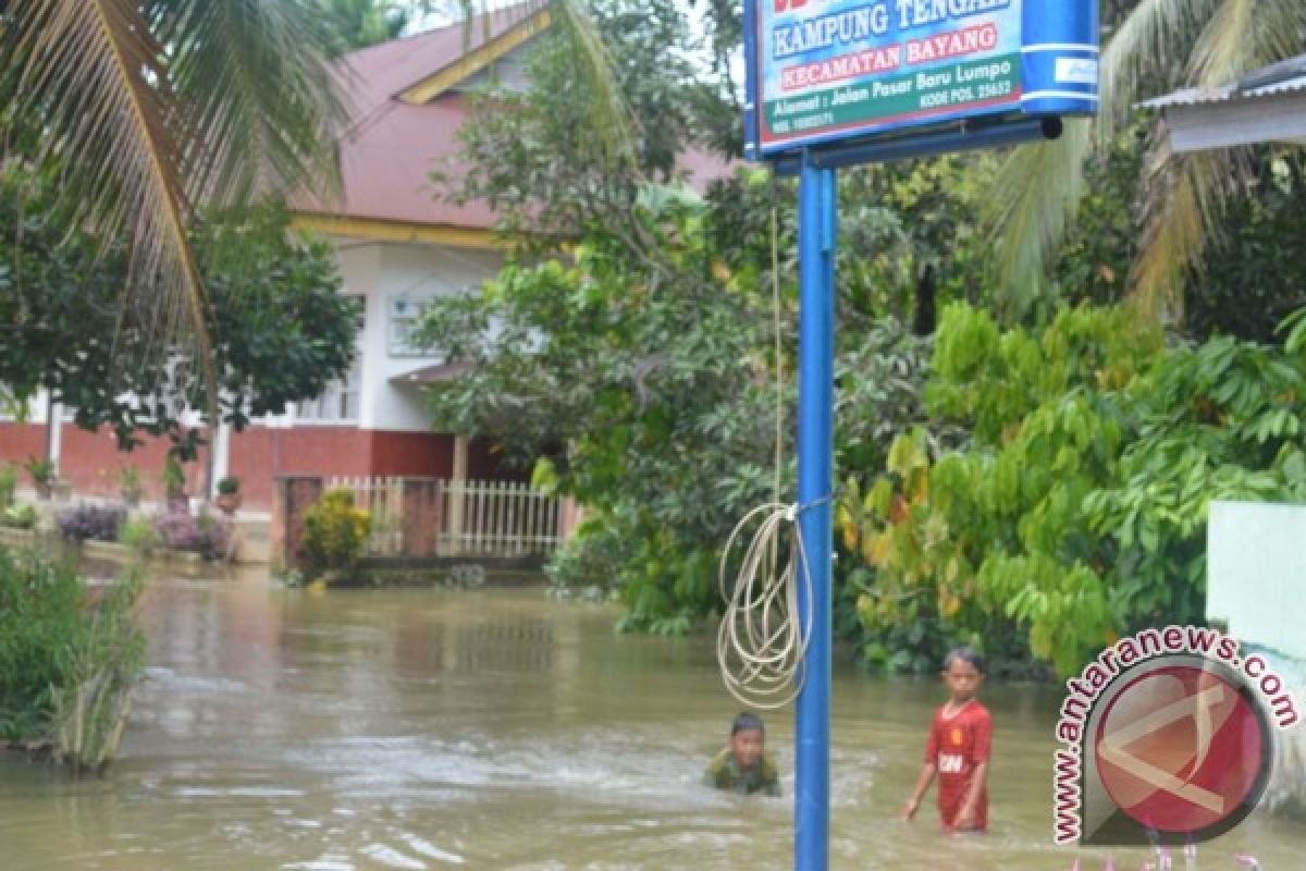 Banjir Genangi Sejumlah Daerah di Sumbar