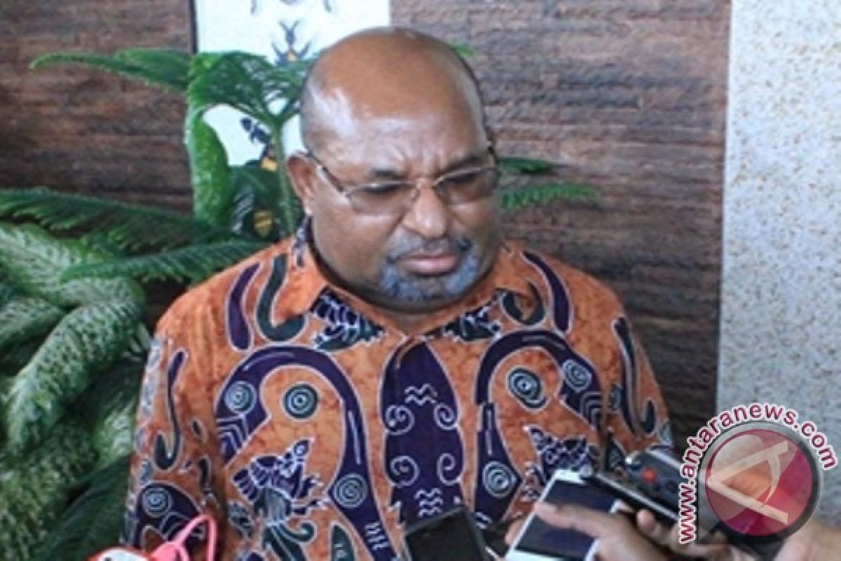 Gubernur minta direksi baru Bank Papua turunkan NPL