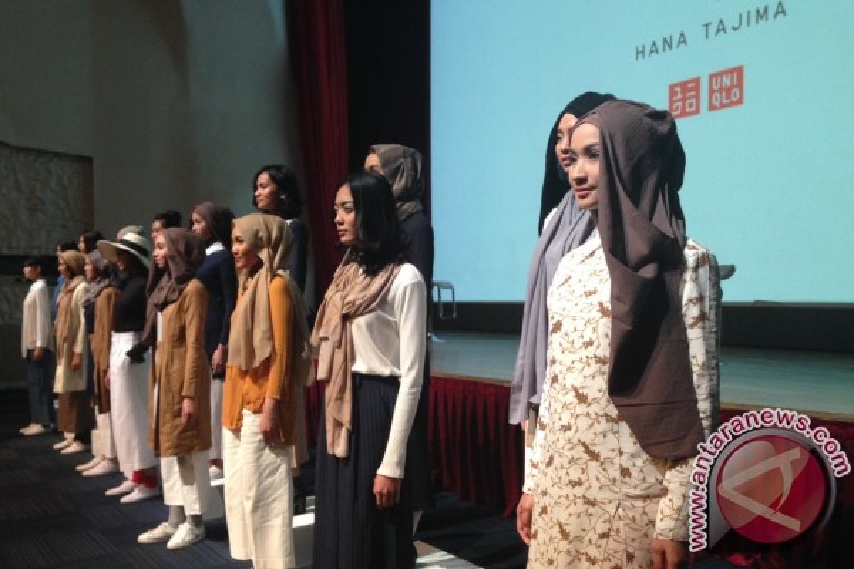 Uniqlo berkolaborasi dengan perancang muslim Hana Tajima