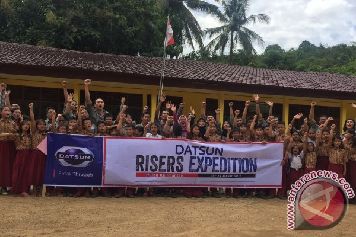 Ekspedisi Datsun sambangi sekolah di pedalaman Kalimantan