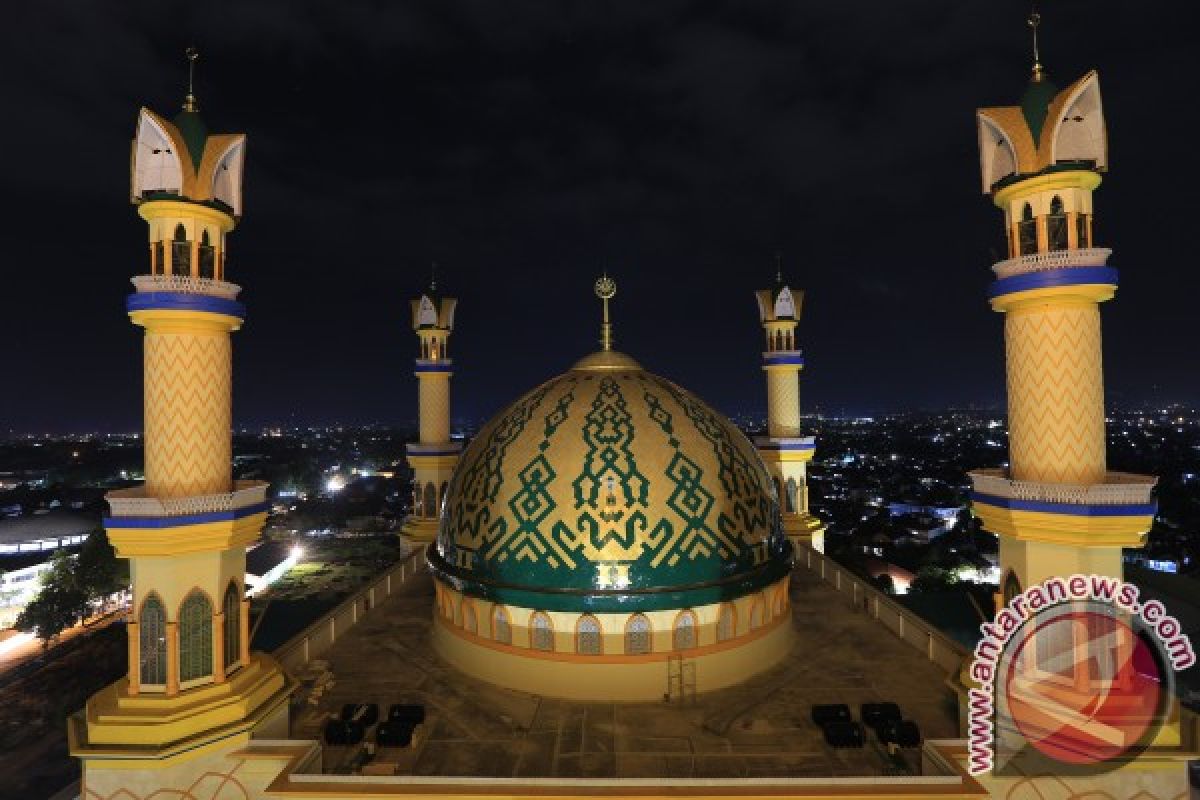 Wisata Syariah Di Bumi "seribu Masjid"  (1) 