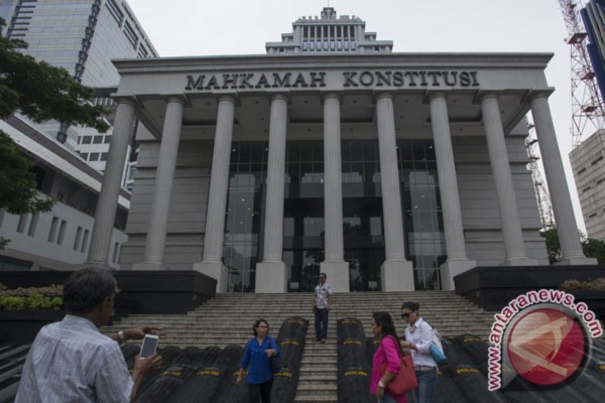 MK tambah jangka waktu pemberhentian PNS