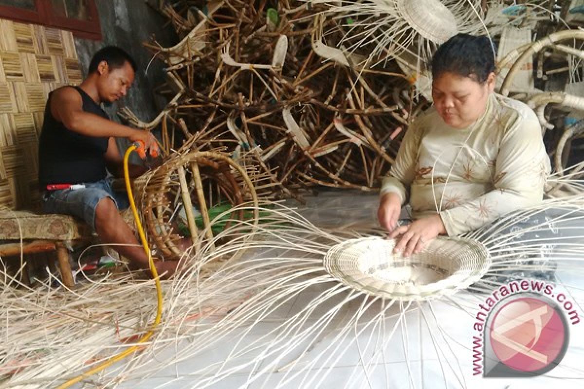 Industri Rotan di Subulusslam Mulai Menggeliat