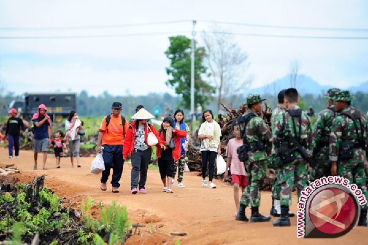 Mensos jenguk bekas anggota Gafatar di Kalimantan