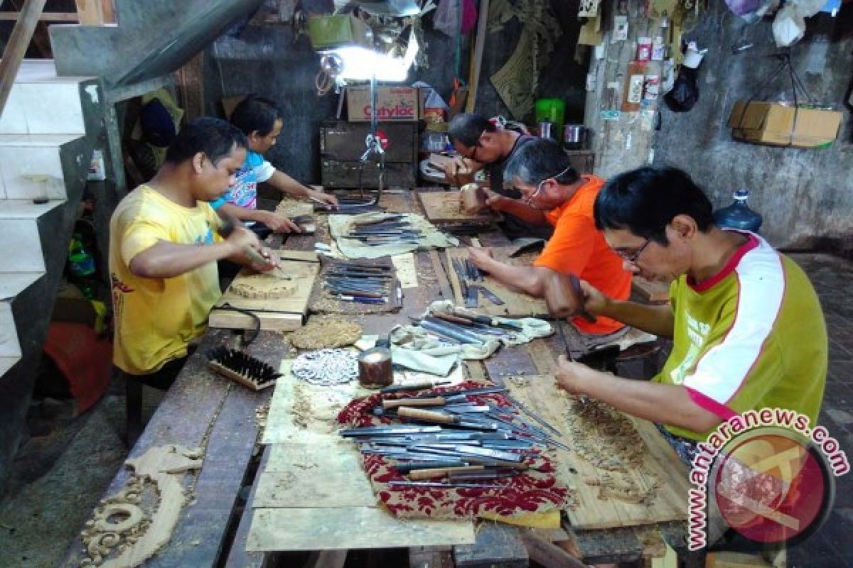 Perajin Mebel Bojonegoro Penuhi Pasar Luar Negeri