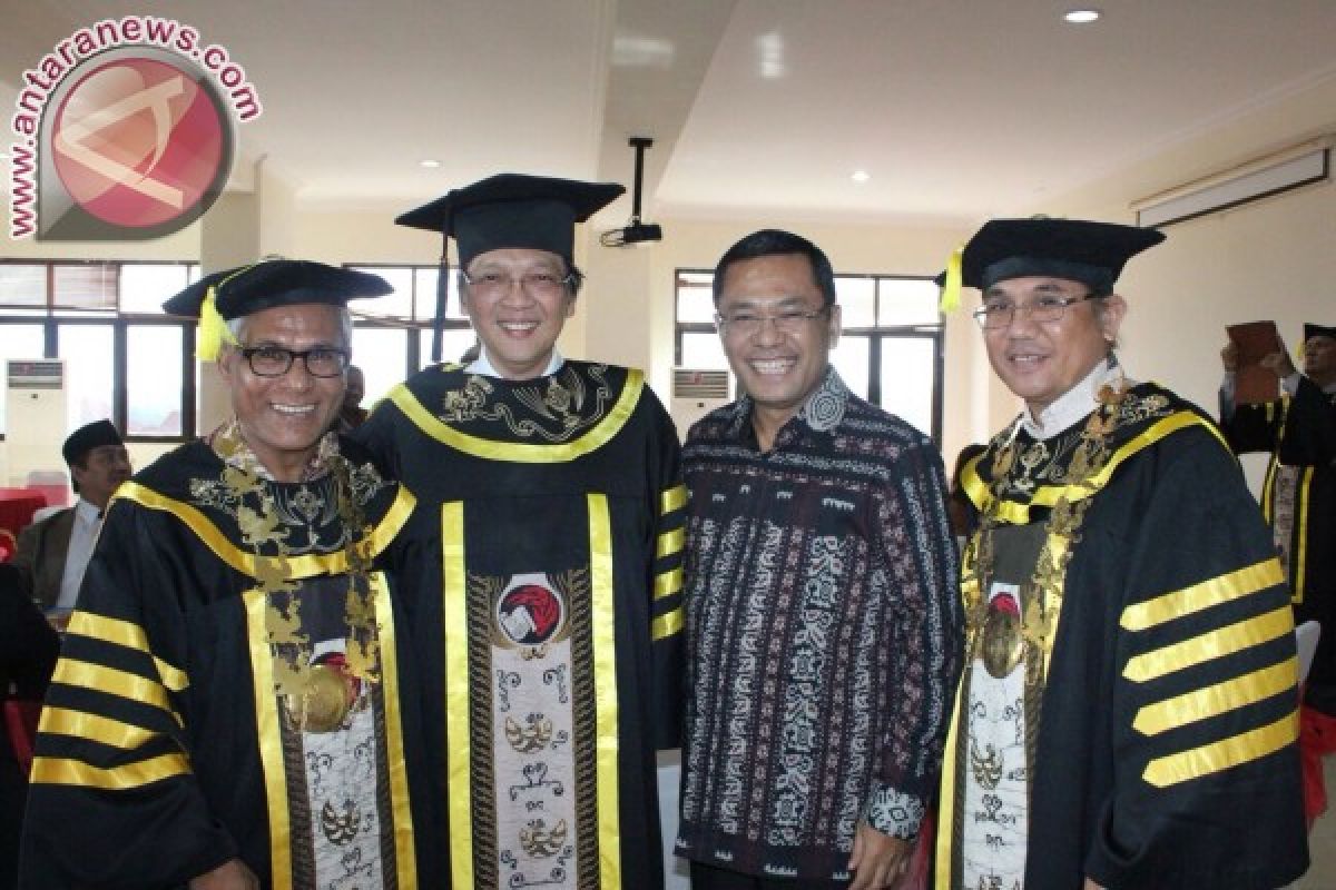 Saleh dan para menteri hadiri penganugerahan doktor pendiri GarudaFood