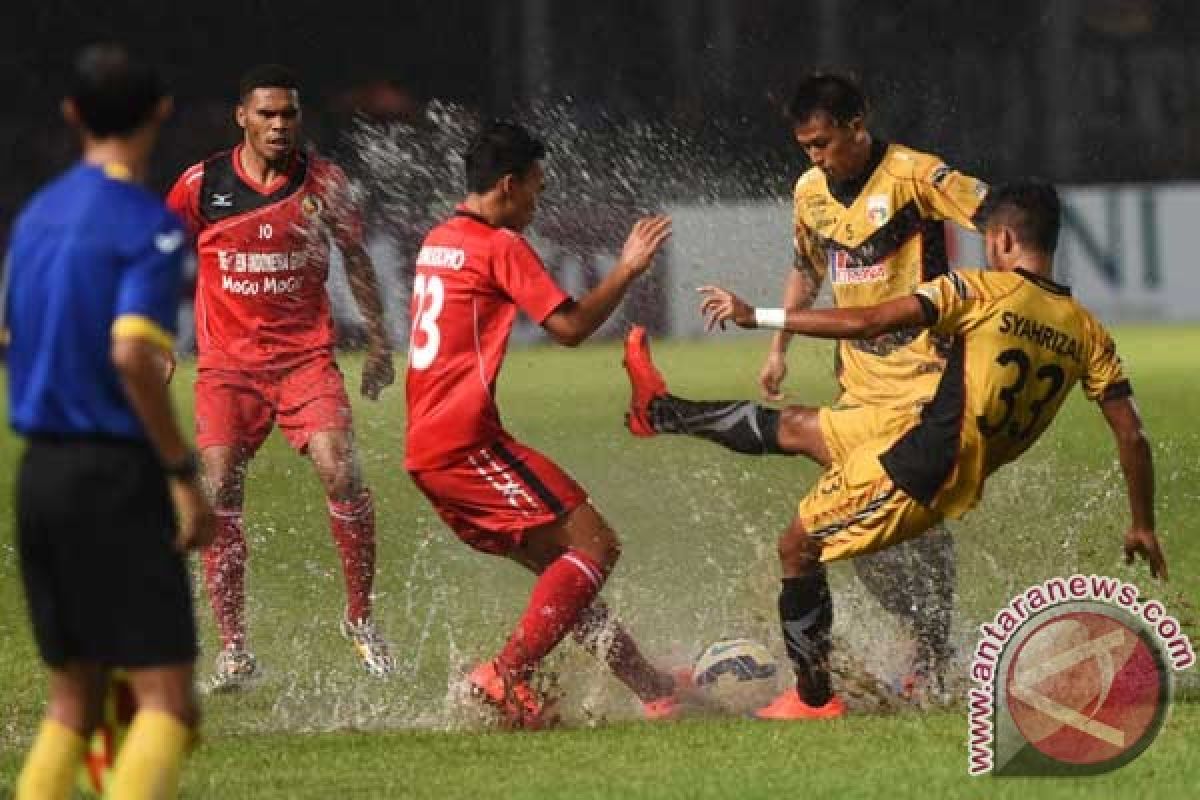 Adi Nugroho bawa Semen Padang unggul 1-0 babak pertama