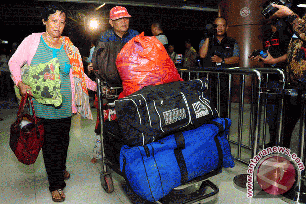 49 eks Gafatar tiba di bandara Makassar