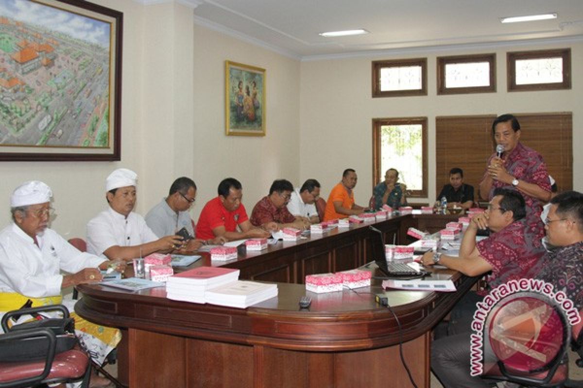 Bupati Minta Pelayanan Pengunjung Tanah Lot Ditingkatkan