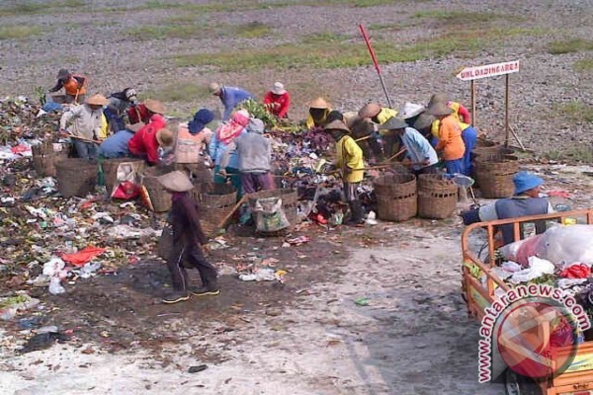 KLH Trenggalek Galakkan Program Kali Bersih