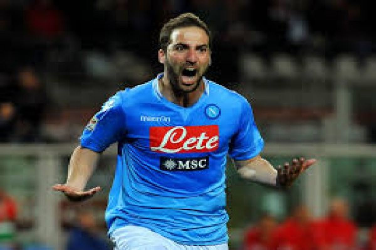 Higuain super subur di Italia