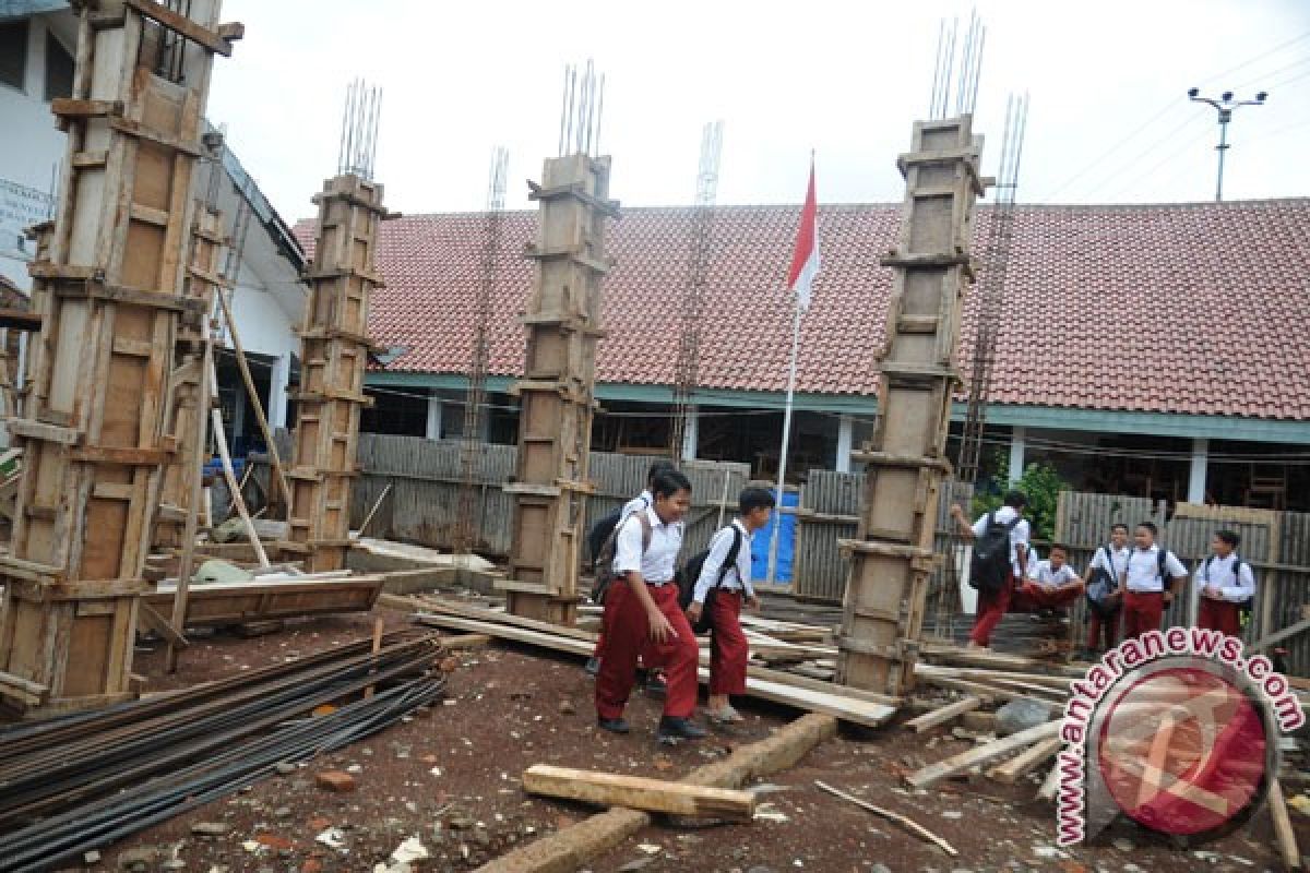 Pemkot Bekasi alokasikan Rp120 miliar bangun ruang kelas senilai Rp300 juta/kelas