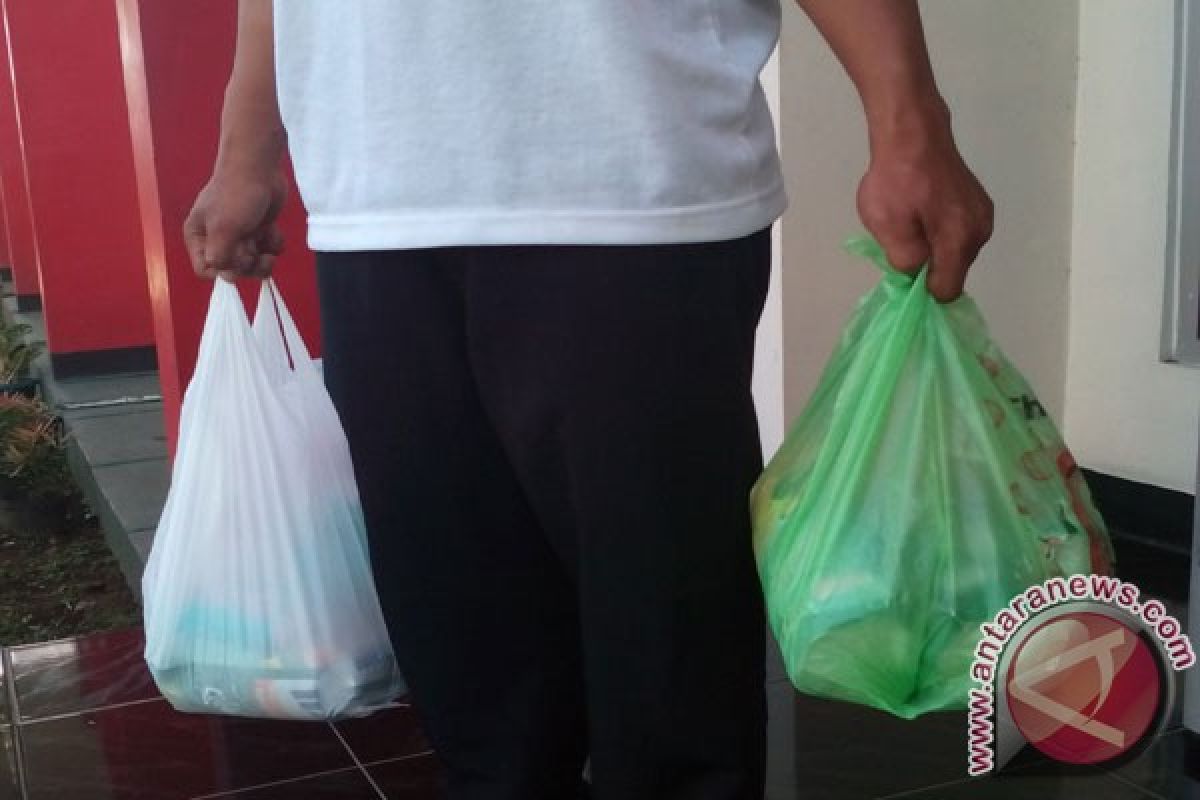 Aprindo: Kantong Plastik Rp200 Per Lembar