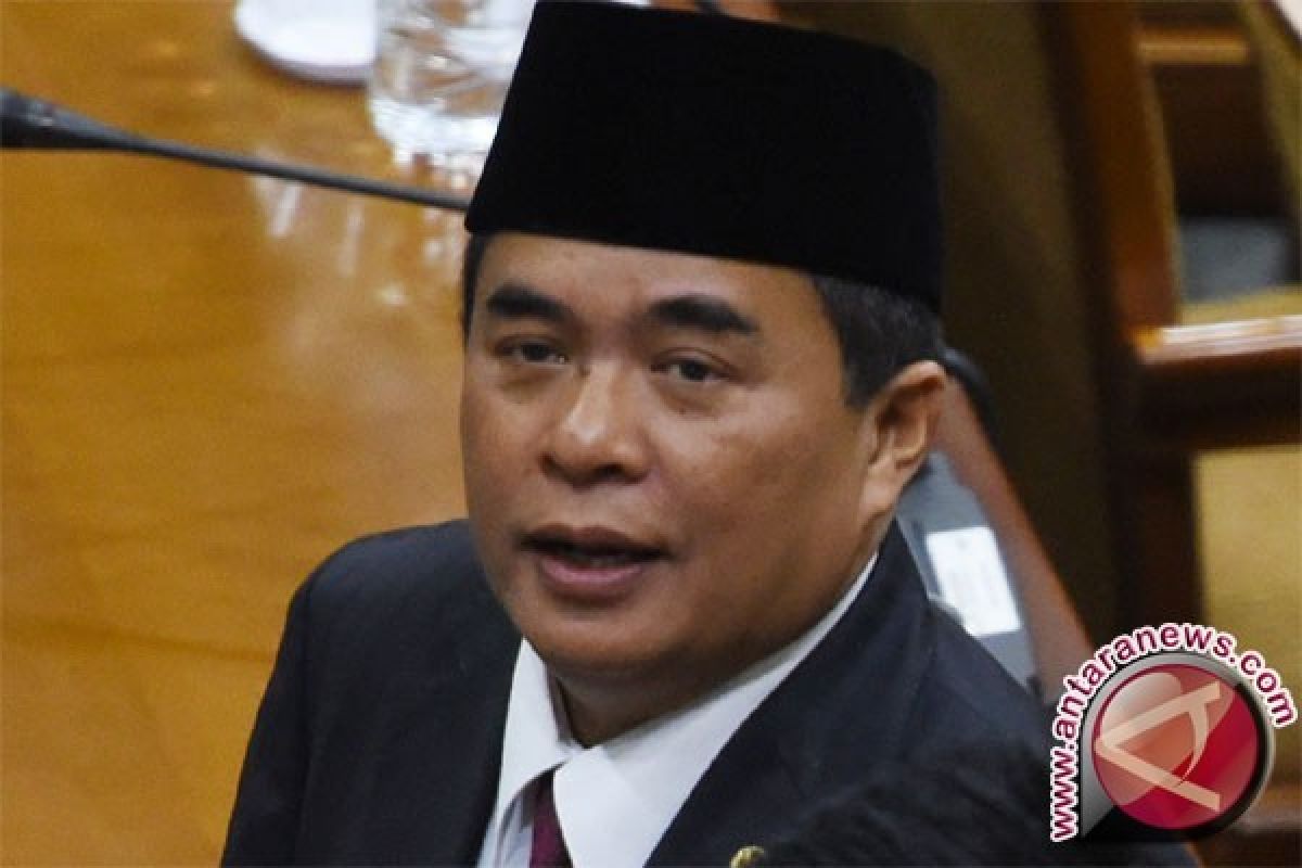 Ical persilakan Ade Komaruddin maju