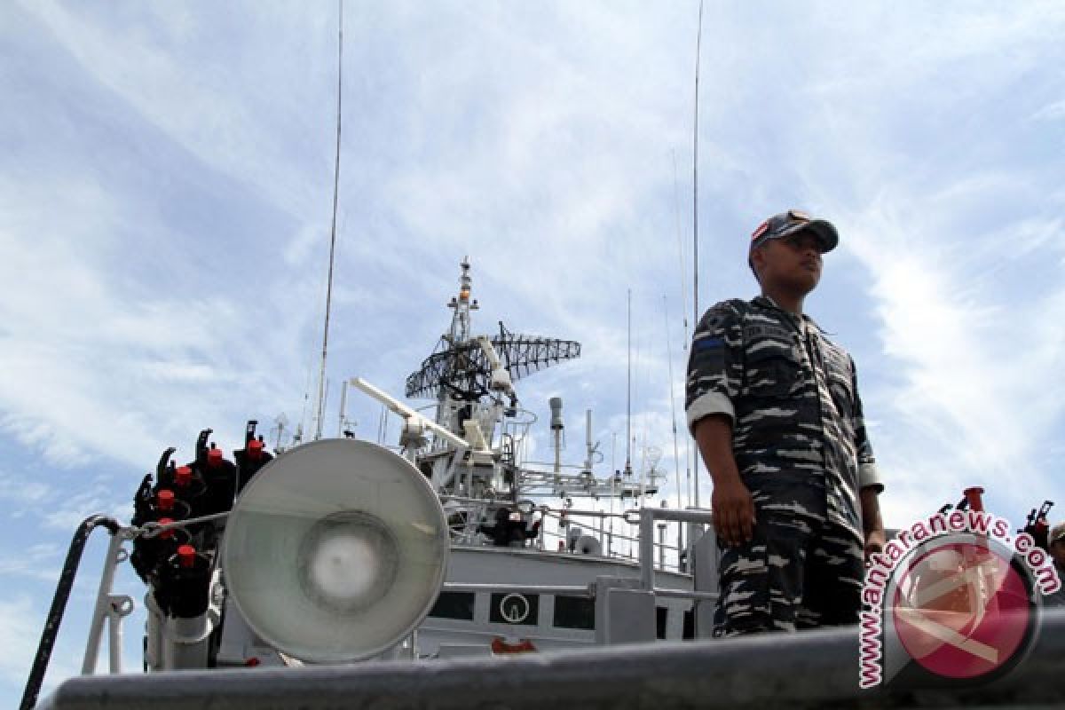 KRI Halasan tangkap kapal ikan di Tambelan