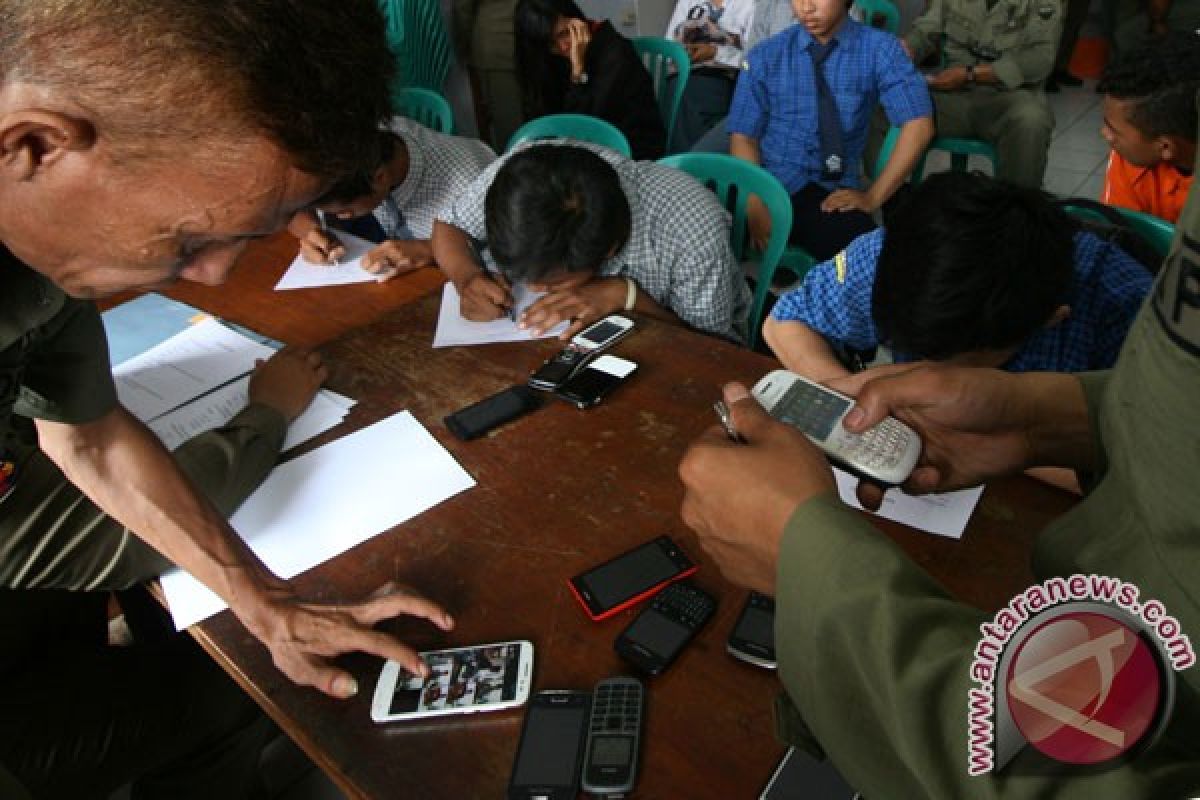 Telepon genggam pelajar di Gorontalo dirazia Diskominfo