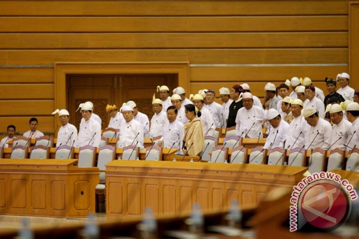 Anggota parlemen Myanmar ciptakan lagu perpisahan
