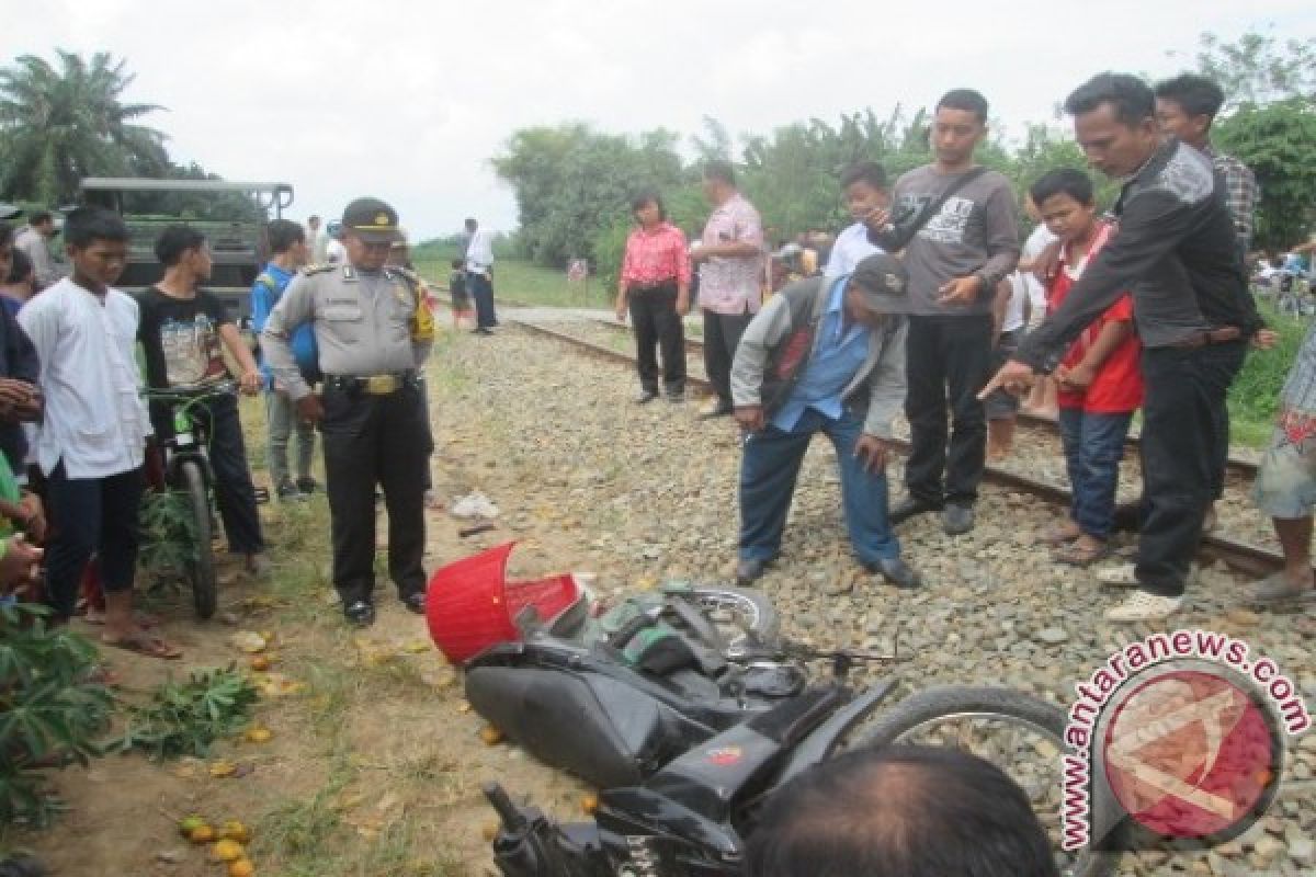 Zulkifli Sitorus Kritis Tabrak Kereta Api 