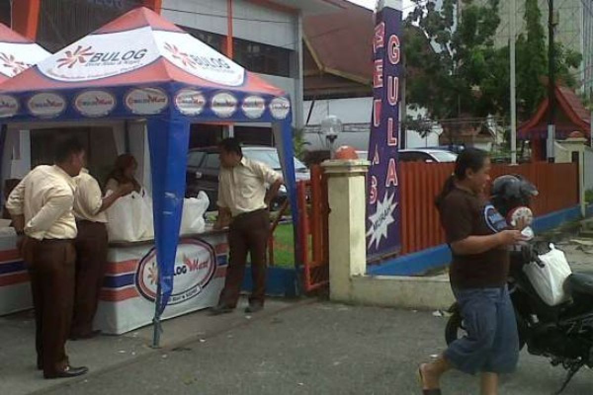 Operasi Pasar Beras Bulog, 11 Ton habis di Pekanbaru