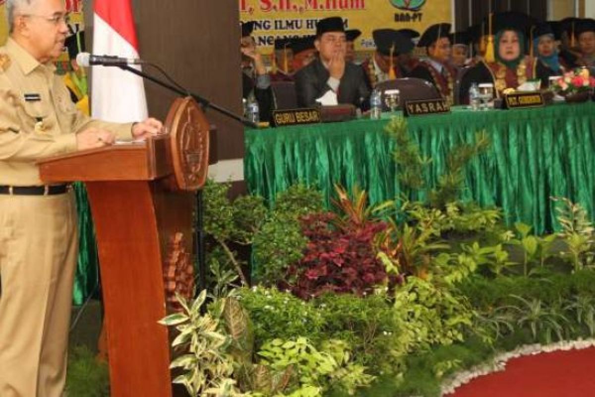 Hadiri Pengukuhan Guru Besar Unilak, Gubri: Siapkan SDM Hadapi MEA