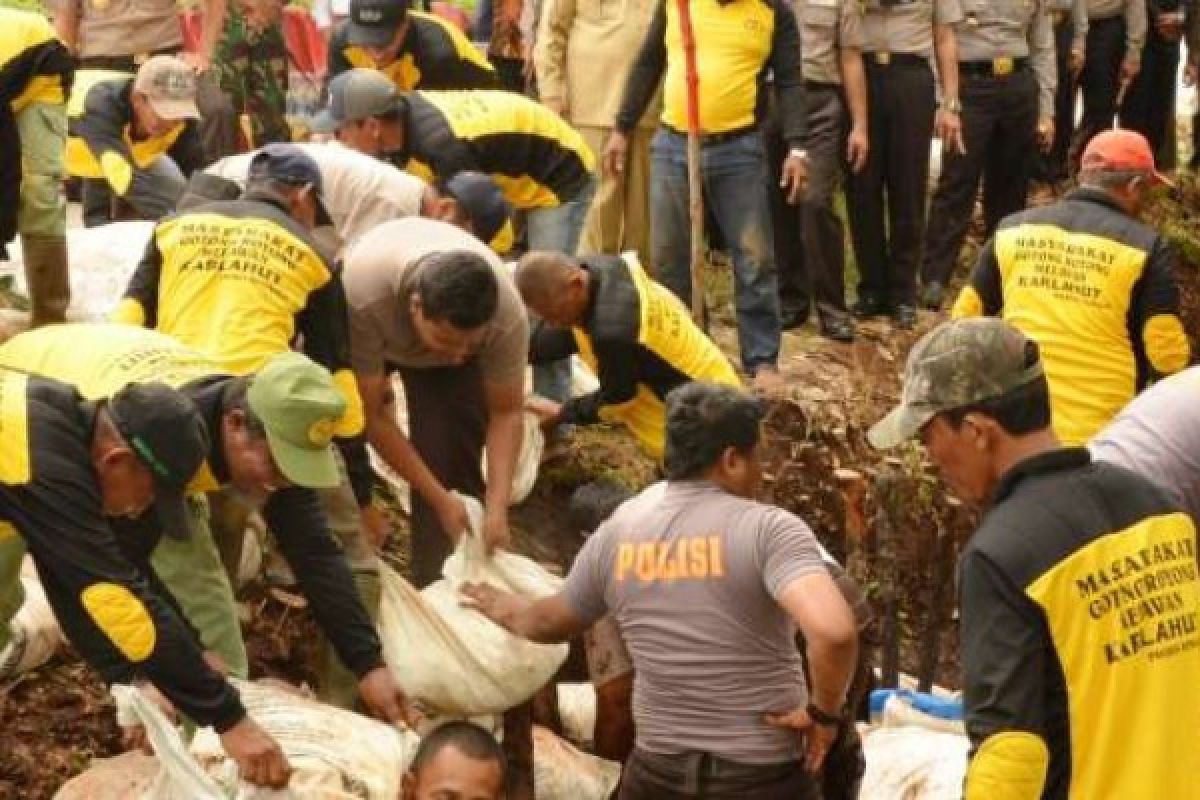 Pantau Karhutla dengan Helikopter, Kapolda Riau Kunjungi Bengkalis