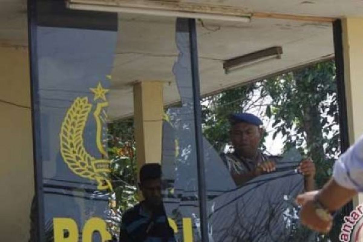 Pos Polisi Jalan Riau Ujung Diserang dan Dihancurkan 10 OTK
