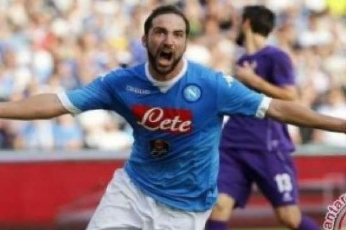 Penalti Higuain Amankan Posisi Napoli di Puncak Klasemen Serie A