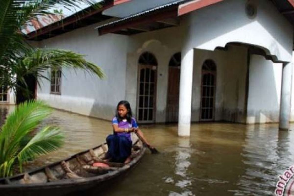 Banjir Kampar, 5.000 Jiwa Sudah Mengungsi Ditampung di 7 Posko