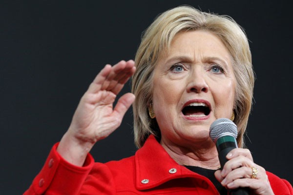Hillary tersengat FBI yang buka lagi penyelidikan email