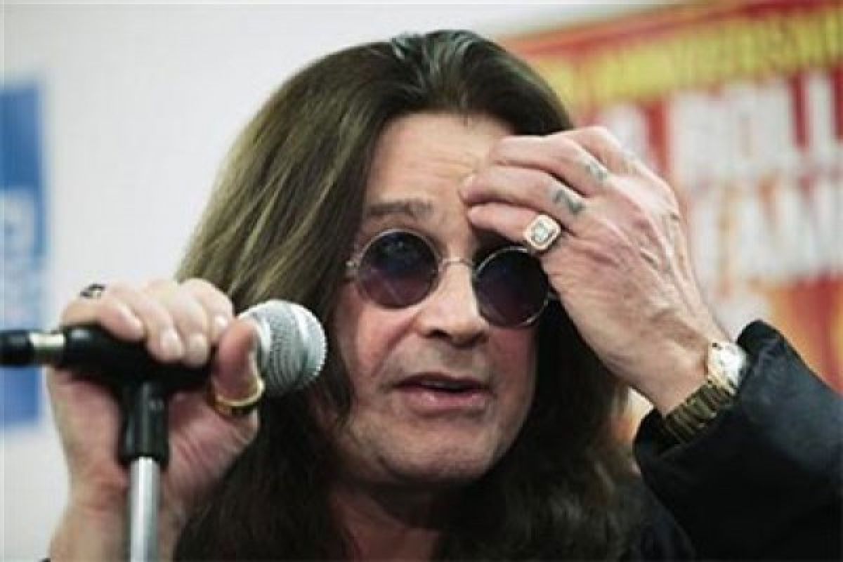 Ozzy Osbourne sakit, Black Sabbath tunda jadwal pertunjukan