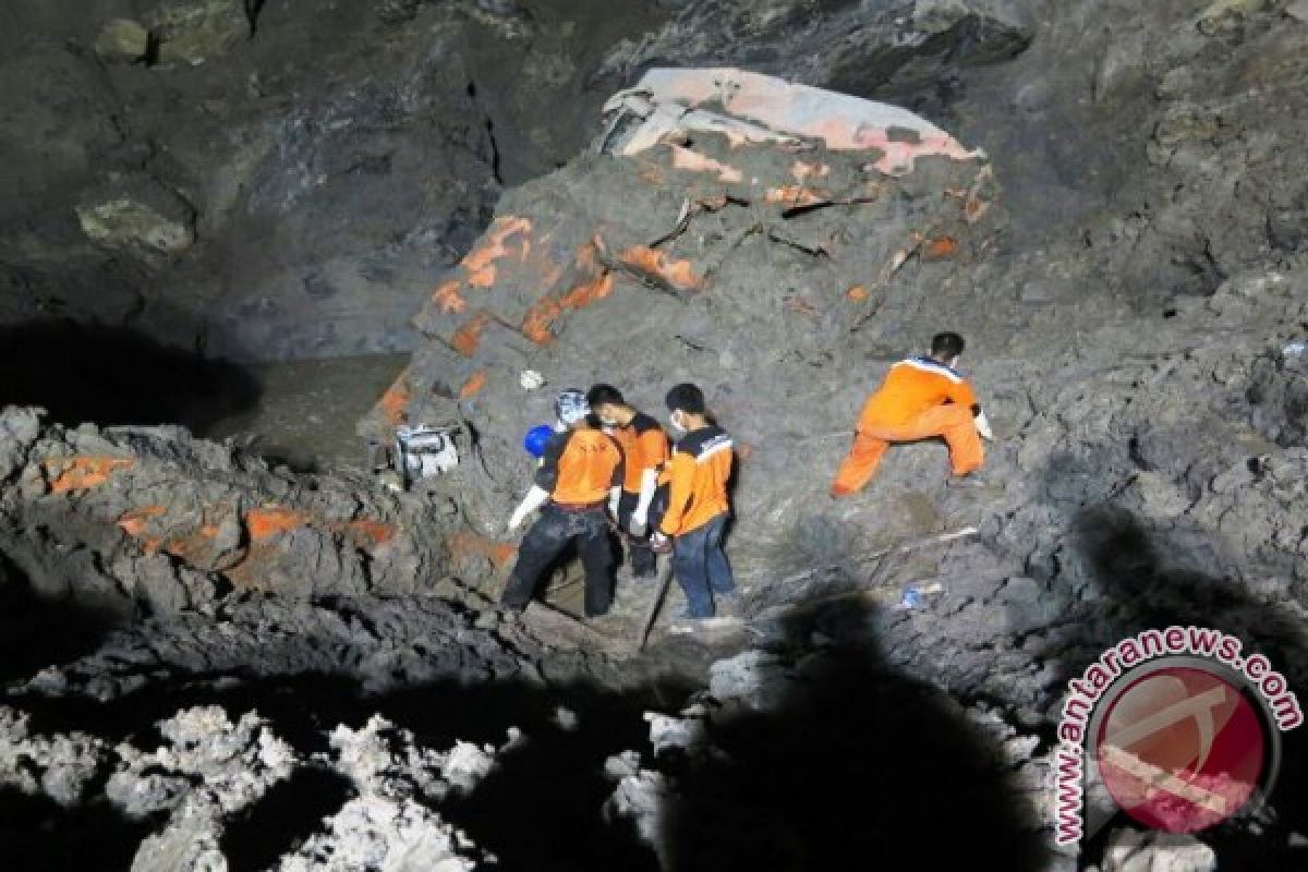 Tiga Pekerja Tambang Tertimbun Longsor Berhasil Dievakuasi